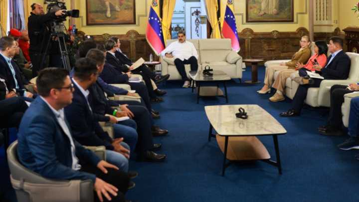 Presidente Nicolás Maduro recibe a alcaldes de oposición en Palacio de Miraflores