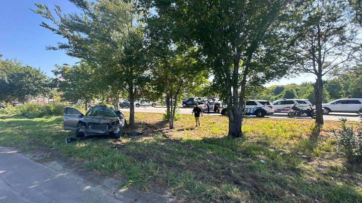 North Harris County: Single-car crash on North Freeway causing traffic