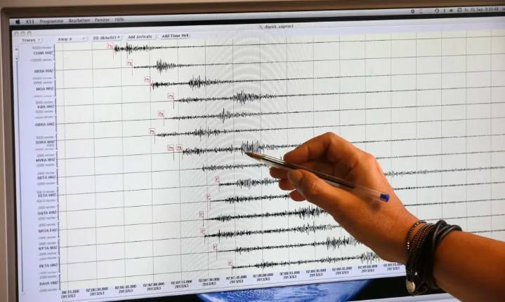 Terremoto de 6.1 en Turquía deja edificios colapsados