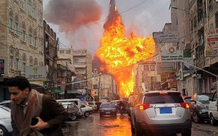 Israel bombardea Palacio Presidencial en Saná como represalia por misil hutí