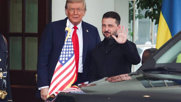 Zelenski se gana el elogio del reportero trumpista que le había criticado por su vestimenta 'inadecuada"