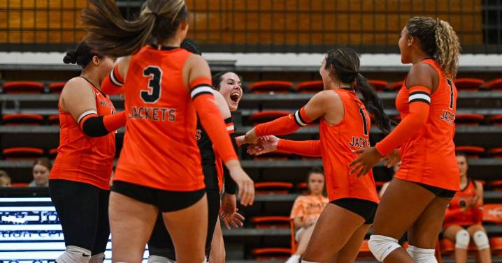 Williamsburg picks up a sweep on the road against Clay County