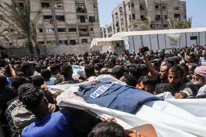 Matan a cinco periodistas en doble ataque a hospital de Gaza