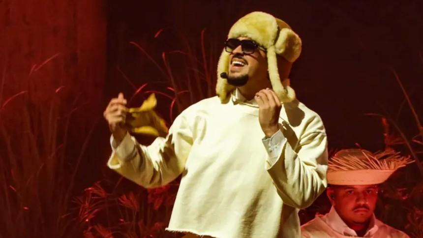 ¡Impactante! El video que arrasa en la red: Bad Bunny sufre un accidente en pleno show en Puerto Rico y su inesperada reacción te dejará sin palabras.