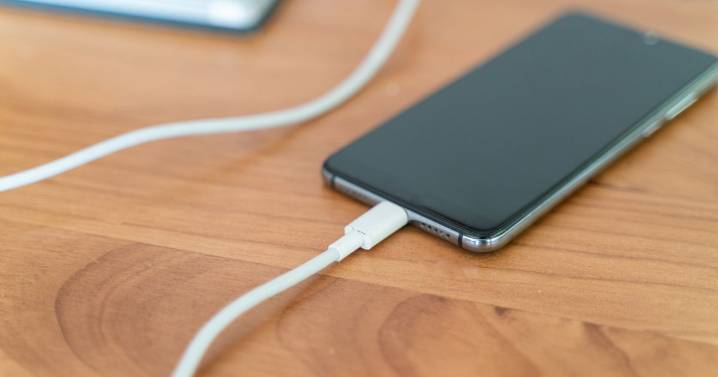 Experts warn phones should 'never' be charged to 100%