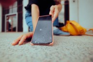 Lo que realmente puede pasarle a tu celular después de una caída fuerte
