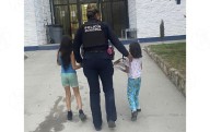 Salieron a buscar comida; resguardan a niñas que deambulaban solas en Parajes