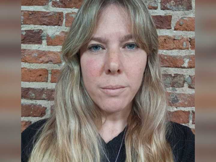 Su papá murió por fentanilo contaminado y junto a otras familias hizo una guía para casos sospechosos
