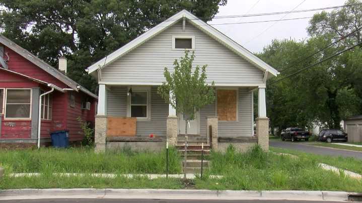 Neighbors concerned about animals left inside west Toledo home they say is abandoned