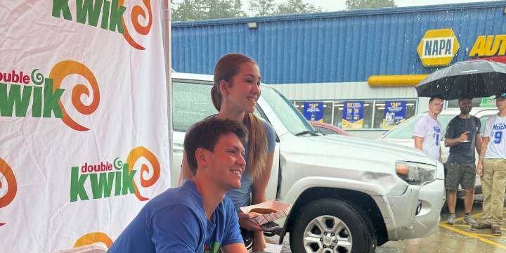Current UK Basketball player hosts meet and greet in Whitesburg