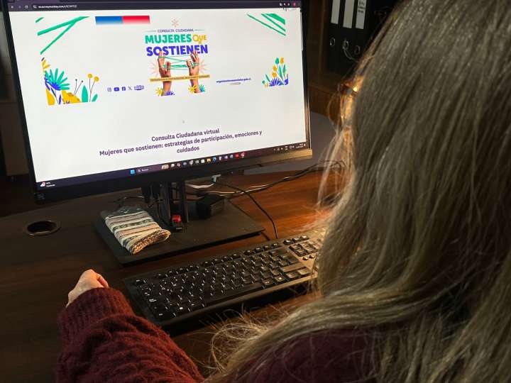 Mujeres que sostienen: Gobierno invita a dirigentas a participar en consulta nacional para fortalecer su rol