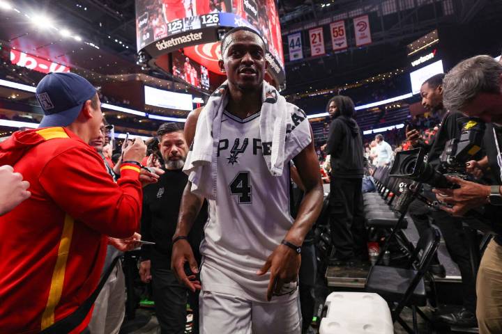 De’Aaron Fox’s $229M Deal Triggers Harsh Verdict as Spurs Put 3 Players’ Futures in Jeopardy The San Antonio Spurs are making a bold investment in an All-Star, but fans are expressing doubt on the big