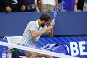 US Open chaos as Bonzi ousts raging Medvedev