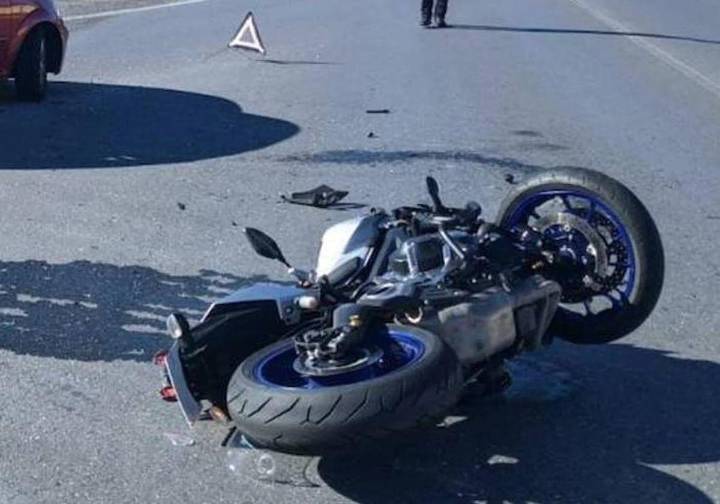 Una joven resulta herida al caer de una moto en el centro de León