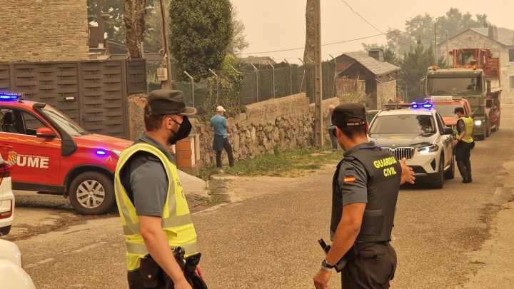 El incendio de Porto (Zamora) da señales de mejora y se estudia el regreso de los evacuados en el entorno del Lago de Sanabria