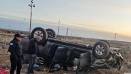 Se quedó dormido y volcó la camioneta