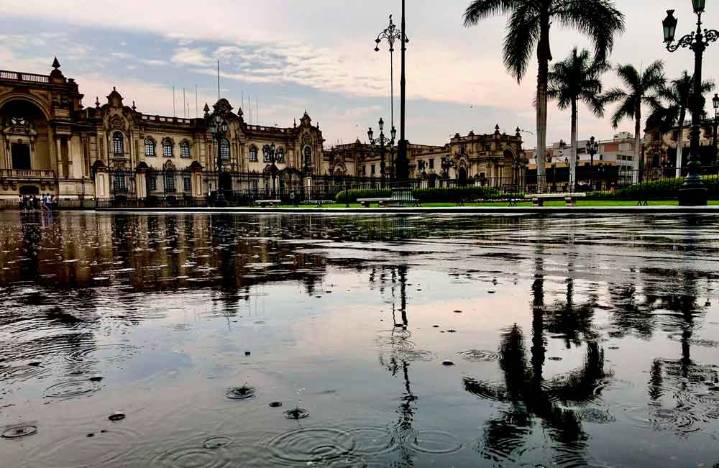 El Anticiclón del Pacífico Sur golpea Lima  con lloviznas y descenso de temperatura