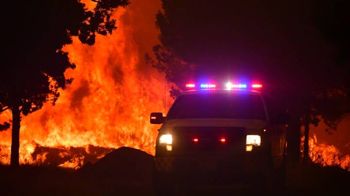 Flat Fire grows to 18,000 acres, red flag warning issued for Aug. 24