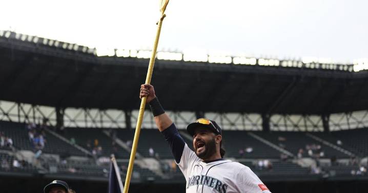 Suárez's three-run homer lifts Mariners over Padres 4