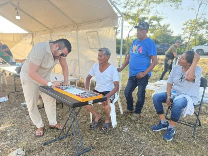 Brigada Arcoíris acerca servicios de salud y bienestar a la colonia Miravalles