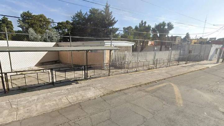 Joven es asaltado frente al Centro Escolar El Chamizal; pide ayuda a automovilistas y es ignorado