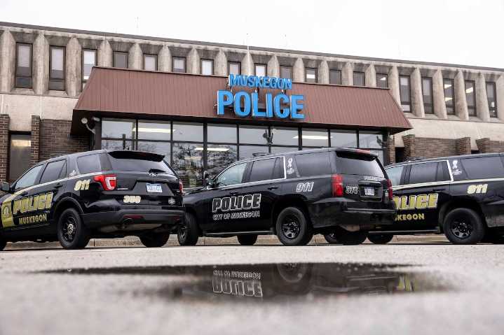 Woman stabbed during holdup attempt