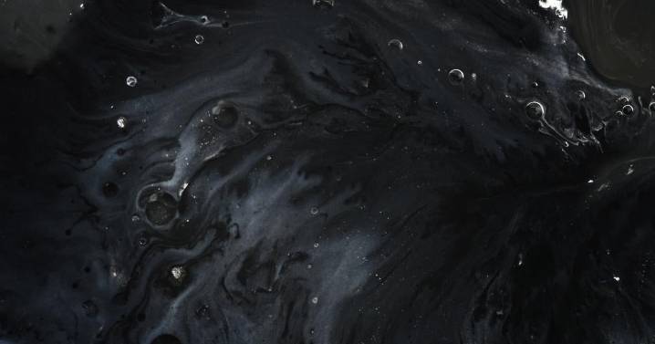 Christian County officials working to contain oil leak in Mosquito Creek
