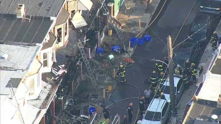 Incendio afecta varias viviendas adosadas en Kensington