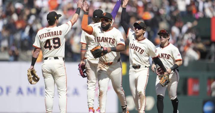 Smith's 3-run single, Gilbert and Fitzgerald HRs help the Giants beat the Rays 7