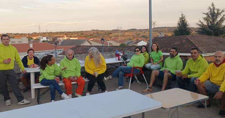 Los vecinos de Pereña de la Ribera se van de cena popular