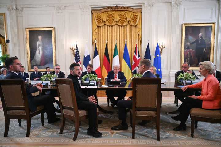 Presidente Trump se reúne con el presidente ucraniano y líderes europeos para debatir un acuerdo de paz entre Rusia y Ucrania
