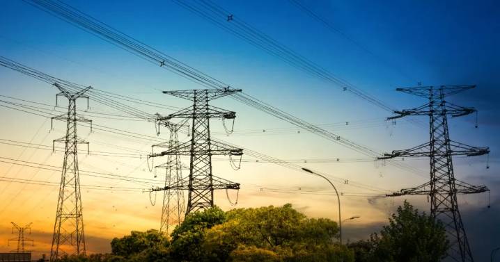 Riesgos en el sector eléctrico colombiano por cambios en el Cargo por Confiabilidad, advierte Fitch