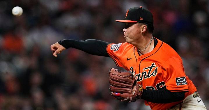 Devers homers early, Giants blank Nationals 5