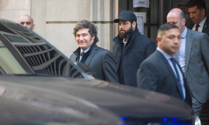 Milei atribuyó la suba de tasas al riesgo de una victoria electoral opositora: las claves de su explicación económica