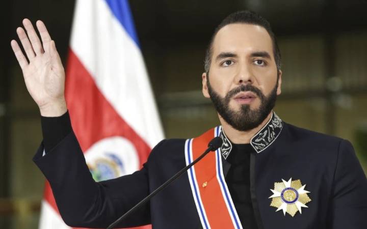 Aprueban reelección indefinida del presidente en El Salvador