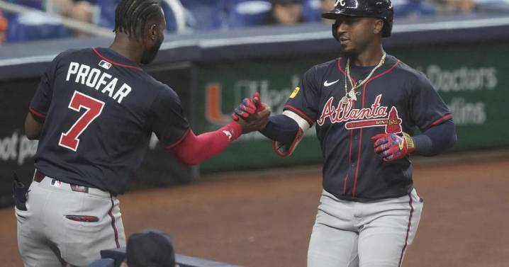 Albies hits 2 HRs, Braves uses 9-run 9th to beat Marlins 11