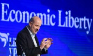 Sturzenegger favorece a funcionarios con la suba de la Unidad Retributiva de Servicios