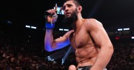 Chimaev derrotó a Du Plessis por la UFC 319: El 'Lobo' se consagró campeón mundial en el peso medio