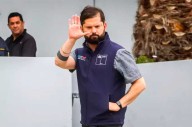 Chile: Boric envía al ministro del Interior a Buenos Aires ante el “linchamiento” en un partido de fútbol
