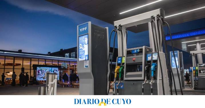 YPF duplicó el descuento por cargar nafta en la madrugada: cuánto bajó y cómo acceder al beneficio
