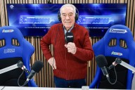 El señor automovilismo. Cumplió el sueño de relatar carreras, dice que Gálvez fue "más popular" que Fangio y creó una marca icónica