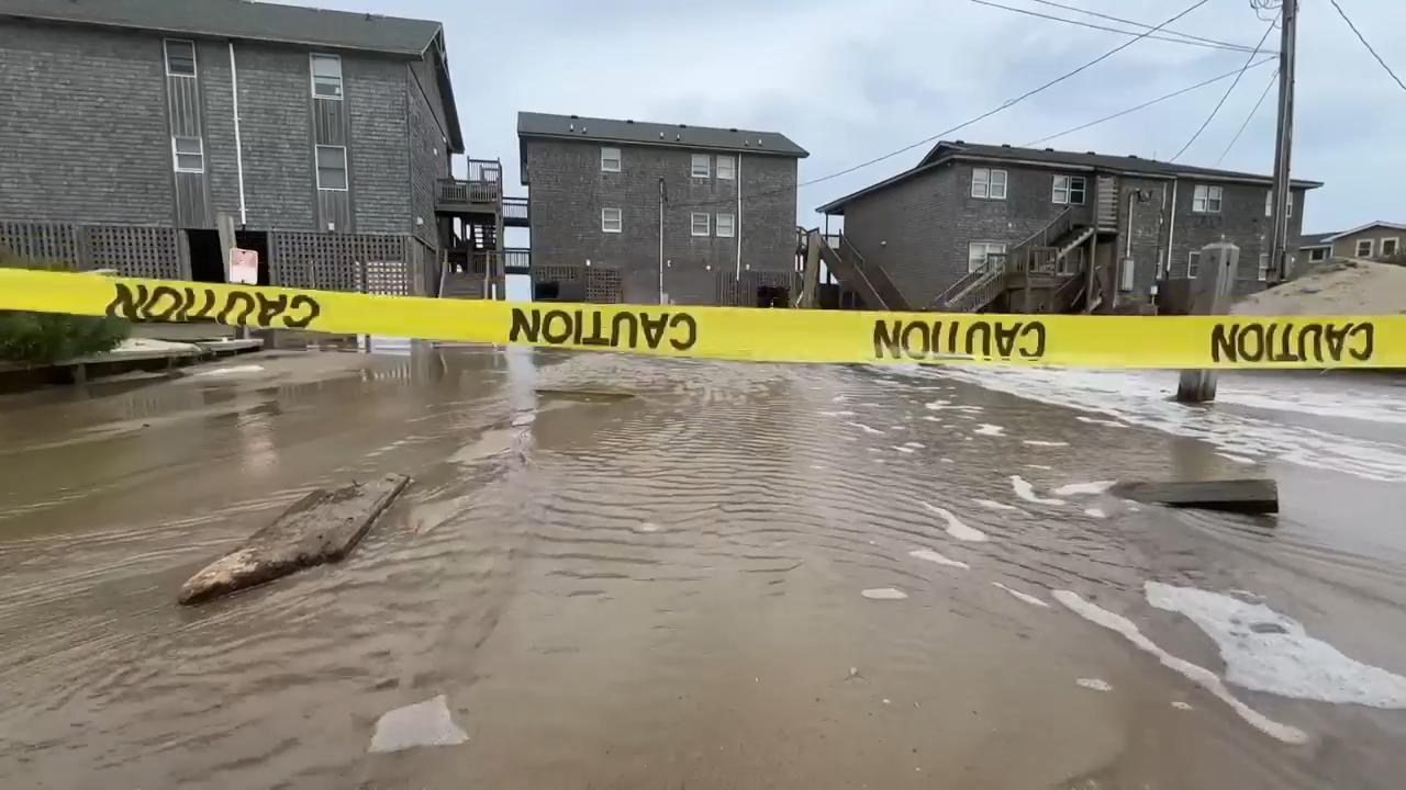 Locals on Outer Banks watch Hurricane Erin's path as it edges the North Carolina coast