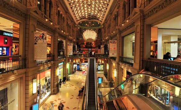 Un importante shopping de Buenos Aires cierra por la crisis