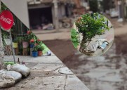Entre costales de arena y muebles, así se previenen colonos de León ante las lluvias