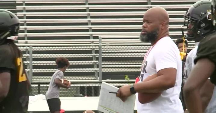 Highland Springs football rebuilds with experienced roster after rare regional title miss