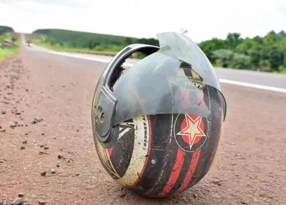 Posadas: colisión entre una motocicleta y un automóvil  dejó un muerto