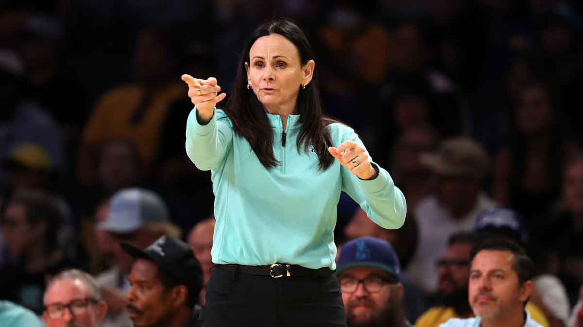Liberty coach Sandy Brondello gets 100% real on the challenge of going back