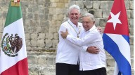 AMLO gastó 387 mdp en libros de texto para Cuba que culpan a Donald Trump