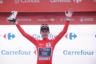 Vingegaard cae en la trampa de la rotonda pero acaba de rojo