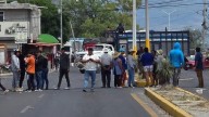 Pobladores de Cuapiaxtla, Puebla apedrean la presidencia municipal al acusar abuso de autoridad
